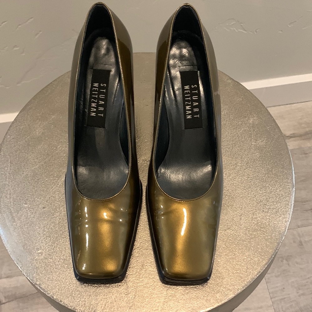 EUC Stuart Weitzman Gold Pumps size 7B